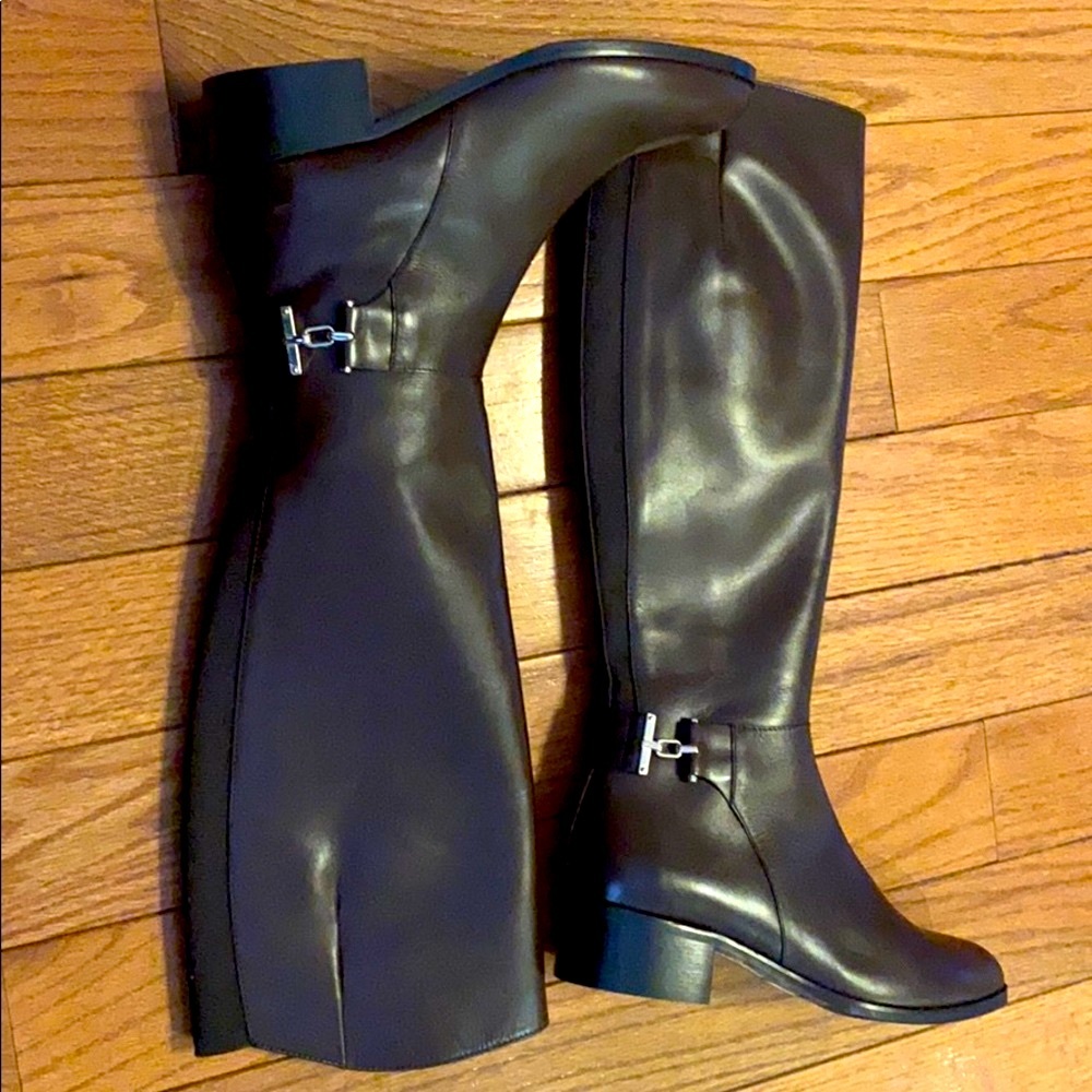 Brand new boots in brown color